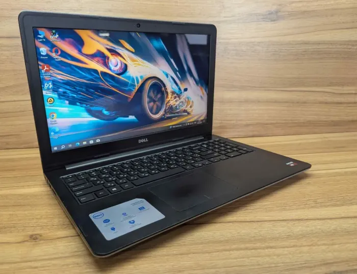 Ноутбук Dell Inspiron 15-5545 / 15.6" (1366x768) TN / AMD A8-7100 (4 ядра по 1.8 - 3.0 GHz) / 8 GB DDR3 / 240 GB SSD / AMD Radeon R5 Graphics / WebCam / Windows 10 б/в - зображення 4