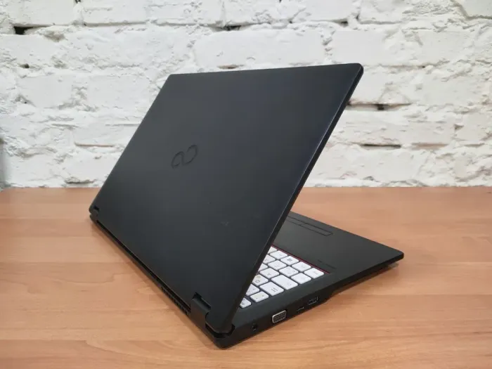 Ультрабук Fujitsu Lifebook E559 / 15.6" (1920x1080) IPS / Intel Core i5-8250U (4 (8) ядра по 1.6 - 3.4 GHz) / 8 GB DDR4 / 240 GB SSD / Intel UHD Graphics 620 / WebCam / LTE б/в - зображення 5
