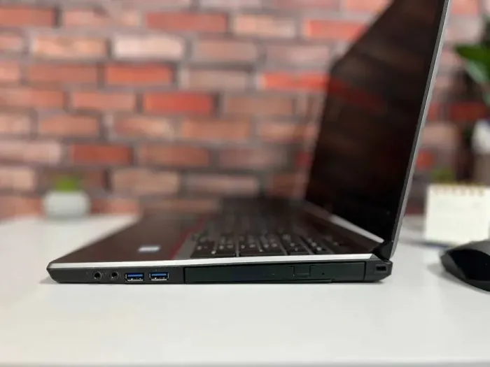 Ультрабук Fujitsu LifeBook E756 / 15.6" (1920x1080) IPS / Intel Core i7-6600U (2 (4) ядра по 2.6 - 3.4 GHz) / 8 GB DDR4 / 256 GB SSD / Intel HD Graphics 520 / WebCam б/в - зображення 5