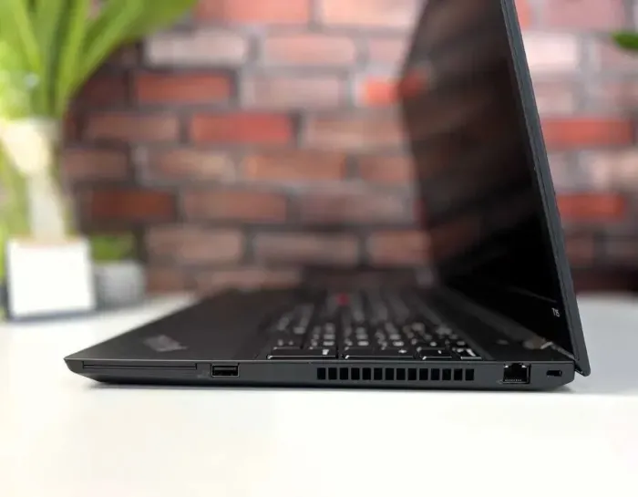 Ультрабук Lenovo ThinkPad T15 Gen 2 / 15.6" (1920x1080) IPS / Intel Core i7-10610U (4 (8) ядра по 1.8 - 4.9 GHz) / 32 GB DDR4 / 512 GB SSD M.2 / nVidia GeForce MX330, 2 GB GDDR5, 64-bit / WebCam / Win 10 Pro б/в - зображення 5