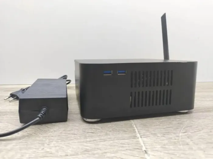 Неттоп Inter-Tech ITX USFF / Intel Core i5-8400 (6 ядер по 2.8 - 4.0 GHz) / 16 GB DDR4 / 480 GB SSD / Intel UHD Graphics 630 / Wi-Fi б/в - зображення 5