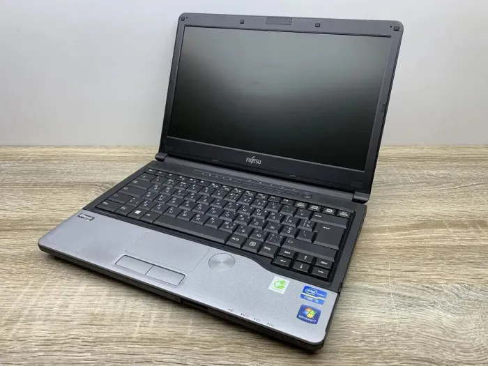 Ноутбук Б-клас Fujitsu LifeBook S792 / 13.3" (1366x768) TN / Intel Core i5-3340M (2 (4) ядра по 2.7 - 3.4 GHz) / 8 GB DDR3 / 120 GB SSD / Intel HD Graphics 4000 / Без АКБ б/в - зображення 3