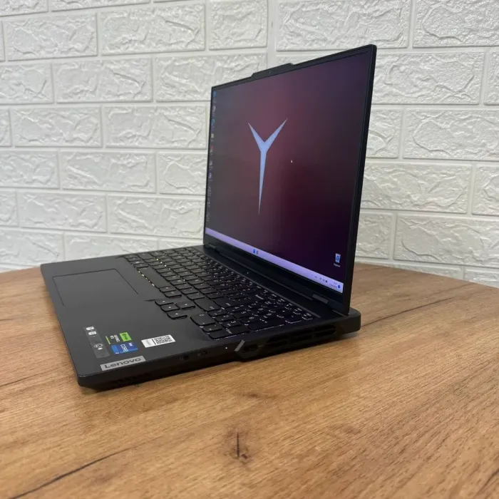Ігровий ноутбук Б-клас Lenovo Legion Pro 5 16IRX8 / 16" (2560x1600) IPS / Intel Core i7-13700HX (16 (24) ядра по 3.7 - 5.0 GHz) / 32 GB DDR5 / 1000 GB SSD NVMe / nVidia GeForce RTX 4070, 8 GB GDDR6, 128-bit / WebCam б/в - зображення 5