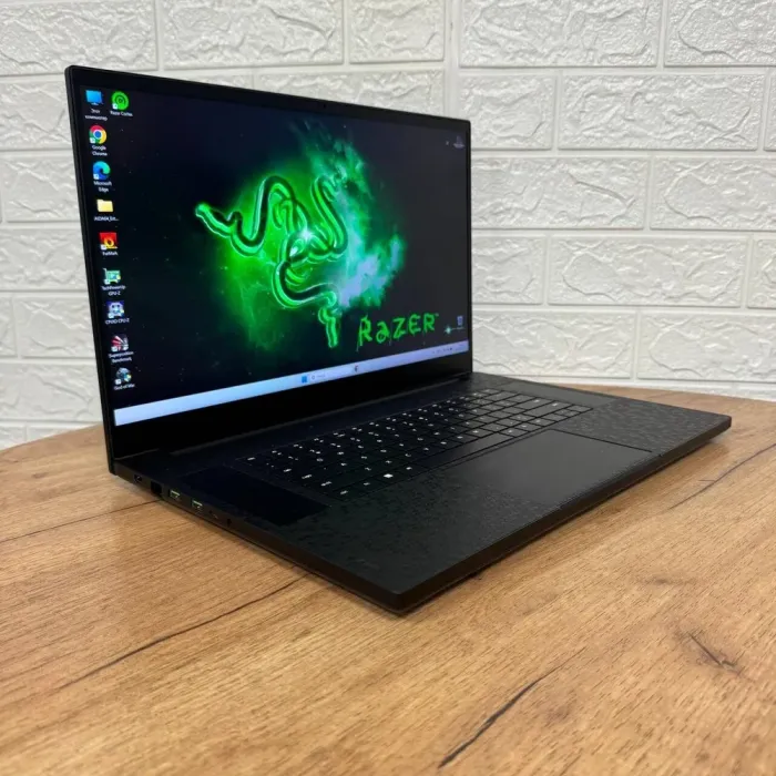 Ігровий ноутбук Razer Blade 17 RZ09-0423 / 17.3" (2560x1440) IPS / Intel Core i7-12800H (14 (20) ядер по 2.4 - 4.8 GHz) / 32 GB DDR5 / 1000 GB SSD / nVidia GeForce RTX 3080 Ti, 16 GB GDDR6, 256-bit / WebCam б/в - зображення 4