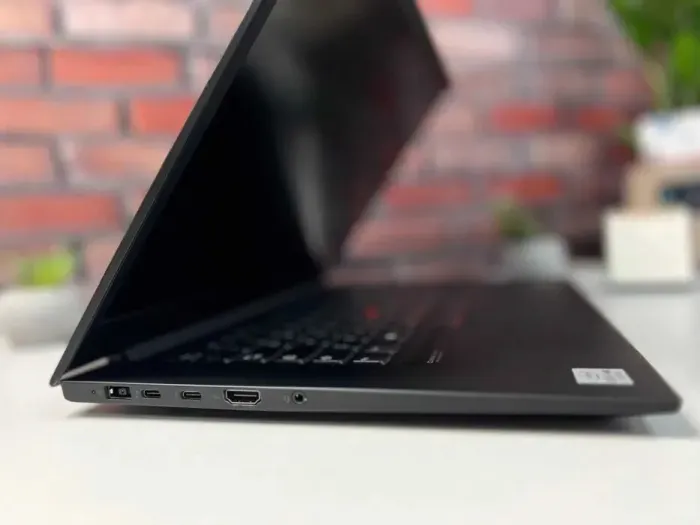 Мобільна робоча станція Lenovo ThinkPad P1 Gen 3 / 15.6" (1920x1080) IPS / Intel Core i7-10850H (6 (12) ядер по 2.7 - 5.1 GHz) / 16 GB DDR4 / 512 GB SSD M.2 / nVidia Quadro T2000, 4 GB GDDR5, 128-bit / WebCam / Win 10 Pro б/в - зображення 4