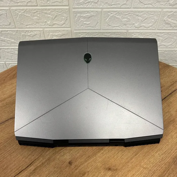 Ігровий ноутбук Б-клас Dell Alienware m15 / 15.6" (1920x1080) IPS / Intel Core i7-8750H (6 (12) ядер по 2.2 - 4.1 GHz) / 16 GB DDR4 / 512 GB SSD / nVidia GeForce RTX 2060, 6 GB GDDR6, 192-bit / WebCam б/в - зображення 3