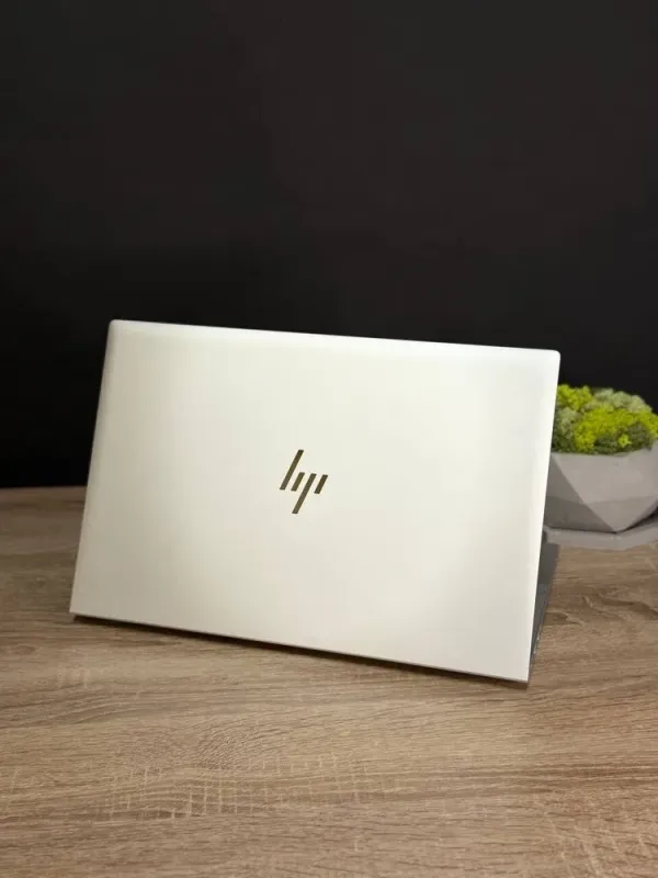 Ультрабук HP EliteBook 845 G8 / 14" (1920х1080) IPS / AMD Ryzen 7 Pro 5850U (8 (16) ядер по 1.9 - 4.4 GHz) / 16 GB DDR4 / 256 GB SSD M.2 / AMD Radeon RX Vega 8 Graphics / WebCam / Win 11 б/в - зображення 3