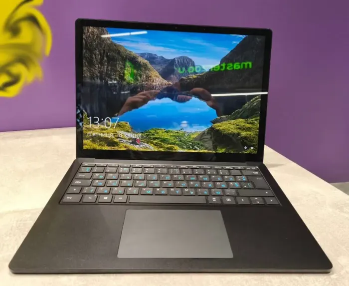 Ультрабук Microsoft Surface Laptop 3 1868 / 13.5" (2256x1504) IPS Touch / Intel Core i7-1065G7 (4 (8) ядра по 1.3 - 3.9 GHz) / 16 GB DDR4 / 240 GB SSD / Intel Iris Plus Graphics / WebCam б/в - зображення 2