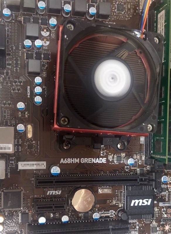 Комплект: Материнська плата MSI A68HM Grenade / FM2+ / AMD A8-7600 (4 ядра по 3.1 - 3.8 GHz) / 16 GB DDR3 / AMD Radeon R7 Graphics б/в - зображення 6