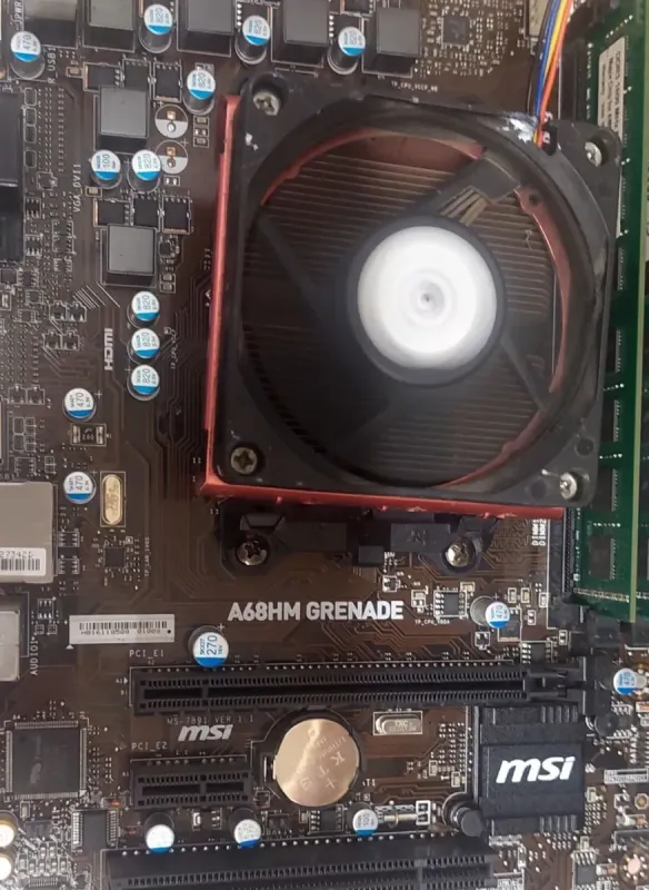 Комплект: Материнська плата MSI A68HM Grenade / FM2+ / AMD A8-7600 (4 ядра по 3.1 - 3.8 GHz) / 16 GB DDR3 / AMD Radeon R7 Graphics б/в - зображення 6