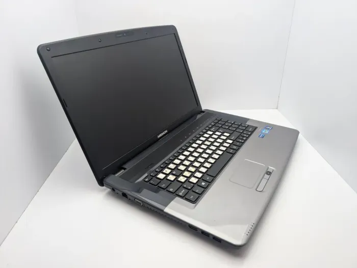 Ноутбук Medion Akoya E7220 / 17.3" (1600x900) TN / Intel Core i3-2310M (2 (4) ядра по 2.1 GHz) / 6 GB DDR3 / 750 GB HDD / Intel HD Graphics / WebCam б/в - зображення 3