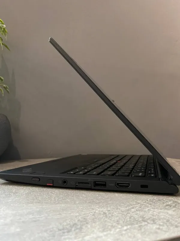 Ультрабук-трансформер Lenovo ThinkPad X380 Yoga / 13.3" (1920x1080) TN / Intel Core i5-8350U (4 (8) ядра по 1.7 - 3.6 GHz) / 16 GB DDR4 / 256 GB SSD M.2 / Intel UHD Graphics 620 / WebCam / Win 10 б/в - зображення 4