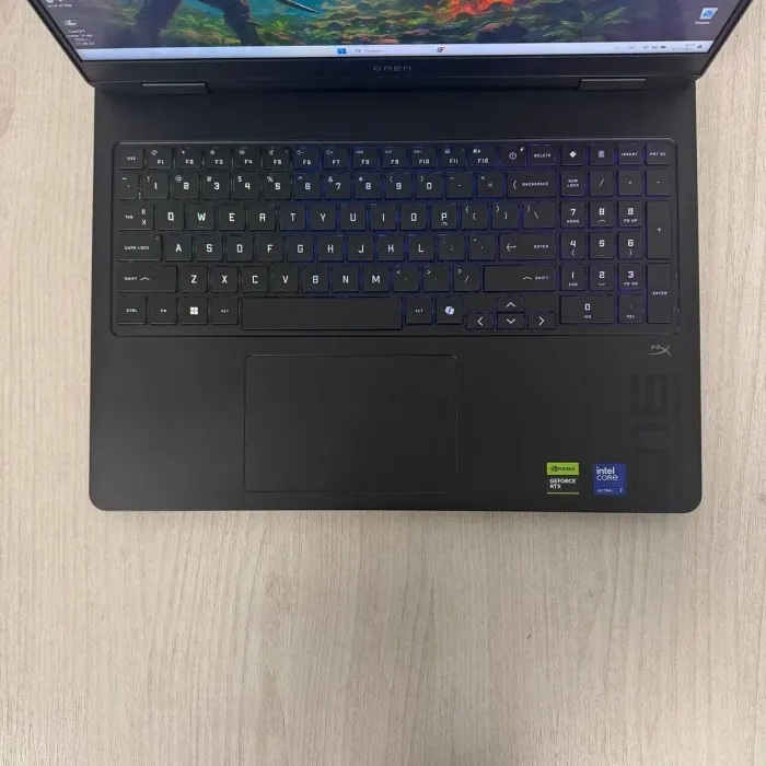 Ігровий ноутбук HP Omen 16 Slim 16-an0001nr / 16" (2560x1600) IPS / Intel Core Ultra 7 255H (16 (22) ядер по 2.0 - 5.1 GHz) / 16 GB DDR5 / 512 GB SSD / nVidia GeForce RTX 5060, 8 GB GDDR7, 128-bit / WebCam б/в - зображення 3