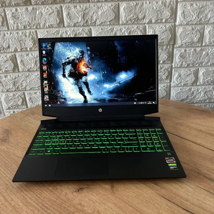 Ігровий ноутбук Б-клас HP Pavilion Gaming 15-ec0013dx / 15.6" (1920x1080) IPS / AMD Ryzen 5 3550H (4 (8) ядер по 2.1 - 3.7 GHz) / 8 GB DDR4 / 256 GB SSD NVMe / nVidia GeForce GTX 1050, 3 GB GDDR5, 96-bit / WebCam б/в - зображення 2