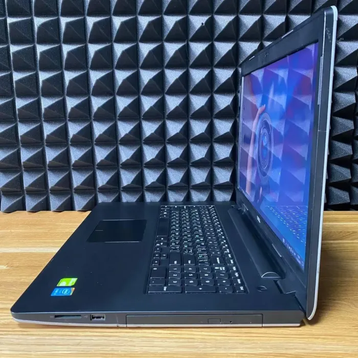 Ноутбук Б-клас Dell Inspiron 17 5748 (P26E) / 17.3" (1600x900) TN / Intel Core i5-4210U (2 (4) ядра по 1.7 - 2.7 GHz) / 8 GB DDR3 / 128 GB SSD / nVidia GeForce 840M, 2 GB GDDR3, 64-bit / WebCam / DVD-ROM б/в - зображення 7