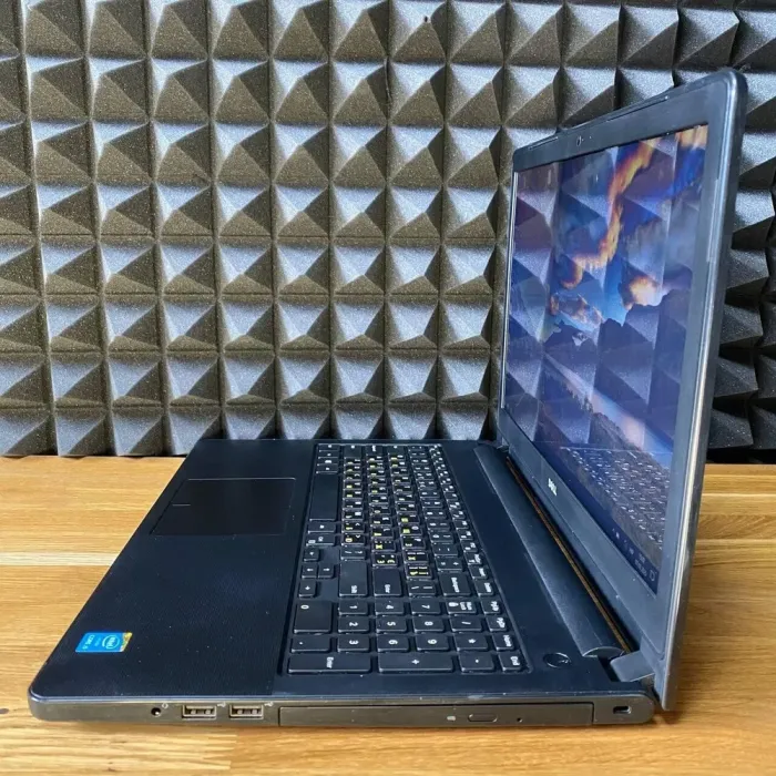 Ноутбук Б-клас Dell Vostro 3558 / 15.6" (1366x768) TN / Intel Core i5-5200U (2 (4) ядра по 2.2 - 2.7 GHz) / 8 GB DDR3 / 256 GB SSD / Intel HD Graphics 5500 / WebCam / DVD-ROM б/в - зображення 6