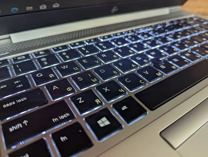 Ультрабук HP EliteBook 840 G5 / 14" (1920x1080) IPS / Intel Core i7-8650U (4 (8) ядра по 1.9 - 4.2 GHz) / 16 GB DDR4 / 480 GB SSD / Intel UHD Graphics 620 / WebCam / TouchID / Windows 10 б/в - зображення 6