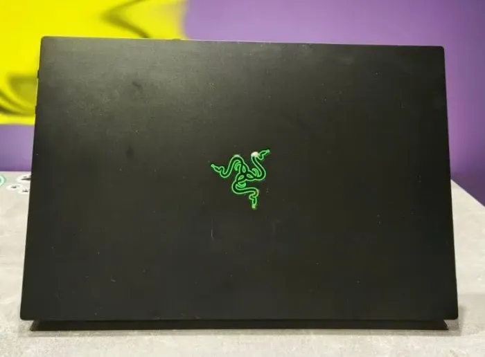 Ігровий ноутбук Razer Blade 15 Base RZ09-03286N22 / 15.6" (1920x1080) IPS / Intel Core i7-10750H (6 (12) ядер по 2.6 - 5.0 GHz) / 16 GB DDR4 / 512 GB SSD / nVidia GeForce RTX 2060, 6 GB GDDR6, 192-bit / WebCam б/в - зображення 5