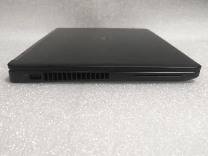 Ультрабук Dell Latitude E5470 / 14" (1920x1080) IPS / Intel Core i3-6100U (2 (4) ядра по 2.3 GHz) / 8 GB DDR4 / 128 GB SSD / Intel HD Graphics 530 / WebCam / Windows 10 Pro б/в - зображення 5