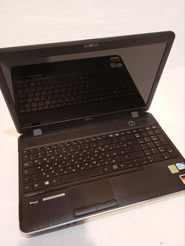 Ноутбук Fujitsu LifeBook AH512 / 15.6" (1366x768) TN / Intel Pentium B960 (2 ядра по 2.2 GHz) / 8 GB DDR3 / 120 GB SSD / Intel HD Graphics / WebCam / DVD-RW б/в - зображення 3