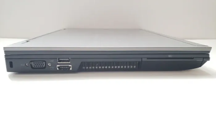 Ноутбук Dell Latitude E6410 / 14.1" (1440x900) TN / Intel Core i7-620M (2 (4) ядра по 2.66 - 3.33 GHz) / 8 GB DDR3 / 180 GB SSD / Intel HD Graphics / WebCam б/в - зображення 4