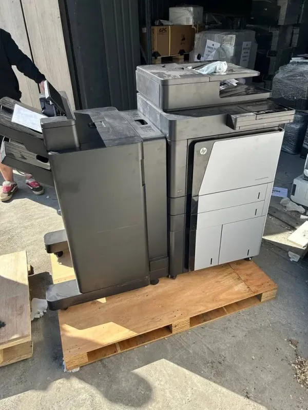 БФП HP LaserJet Enterprise Flow M830z (CF367A) / Лазерний монохромний друк / 1200x1200 dpi / A3 / 56 стор/хв / Ethernet, USB 2.0 / ePrint б/в - зображення 2