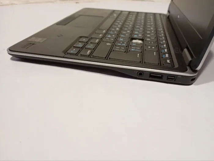 Нетбук Б-клас Dell Latitude E7240 / 12.5" (1366x768) TN / Intel Core i5-4300U (2 (4) ядра по 1.9 - 2.9 GHz) / 8 GB DDR3 / 128 GB SSD / Intel HD Graphics 4400 / WebCam / АКБ не держит б/в - зображення 6