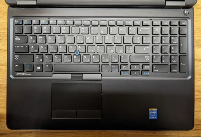 Ноутбук Dell Latitude E5550 / 15.6" (1366x768) TN / Intel Core i5-5200U (2 (4) ядра по 2.2 - 2.7 GHz) / 8 GB DDR3 / 240 GB SSD / Intel HD Graphics 5500 / WebCam / Windows 10 б/в - зображення 3