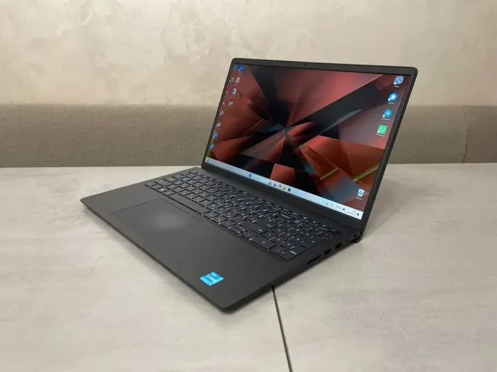 Ноутбук Dell Vostro 15 3510 / 15.6" (1920x1080) IPS / Intel Core i3-1115G4 (2 (4) ядра по 1.7 - 4.1 GHz) / 8 GB DDR4 / 256 GB SSD M.2 / Intel UHD Graphics / WebCam / HDMI б/в - зображення 4