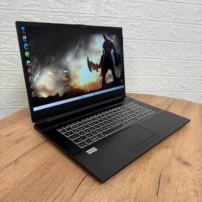 Ігровий ноутбук Sager NH77HK / 17.3" (1920x1080) IPS / Intel Core i7-11800H (8 (16) ядер по 2.3 - 4.6 GHz) / 16 GB DDR4 / 500 GB SSD / nVidia GeForce RTX 3050 Ti, 4 GB GDDR6, 128-bit / WebCam б/в - зображення 3