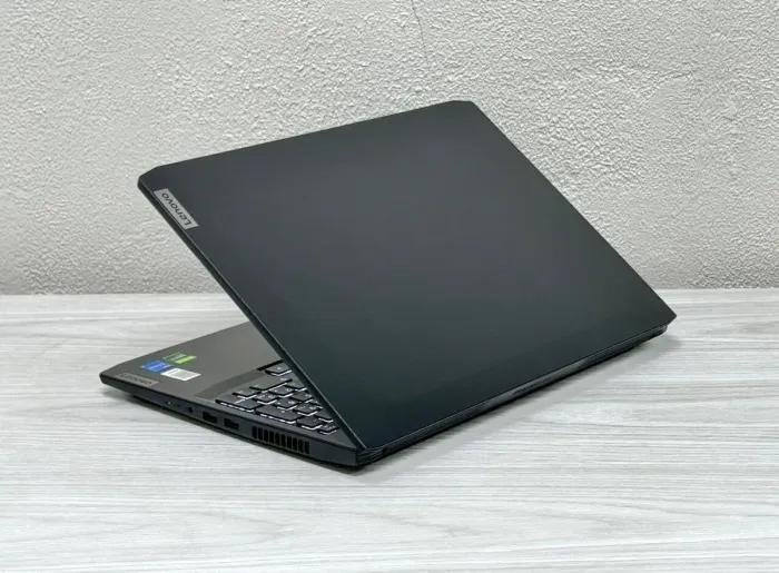 Ігровий ноутбук Lenovo IdeaPad Gaming 3 15IHU6 / 15.6" (1920x1080) IPS / Intel Core i5-11320H (4 (8) ядра по 2.5 - 4.5 GHz) / 16 GB DDR4 / 512 GB SSD M.2 / nVidia GeForce GTX 1650, 4 GB GDDR6, 128-bit / WebCam / Win 11 Home б/в - зображення 6