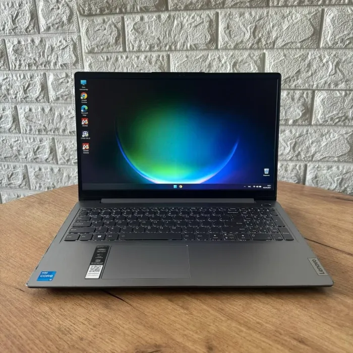 Ультрабук Б-клас Lenovo IdeaPad 3 15IAU7 / 15.6" (1920x1080) IPS Touch / Intel Core i5-1235U (10 (12) ядер по 3.3 - 4.4 GHz) / 8 GB DDR4 / 256 GB SSD / Intel Iris Xe Graphics / WebCam б/в - зображення 2