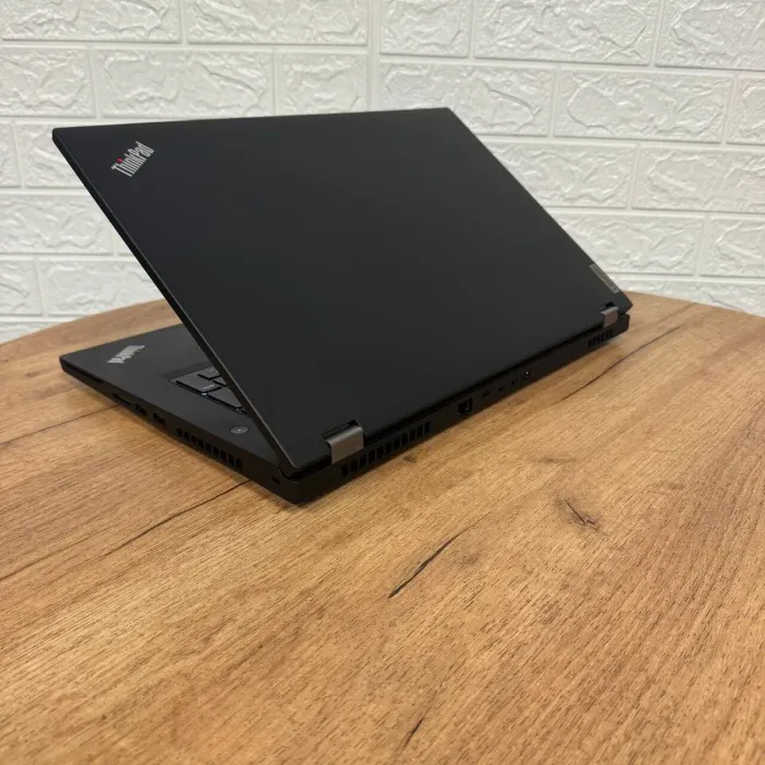 Мобільна робоча станція Б-клас Lenovo ThinkPad P17 Gen 1 / 17.3" (1920x1080) IPS / Intel Core i7-10750H (6 (12) ядер по 2.6 - 5.0 GHz) / 16 GB DDR4 / 256 GB SSD NVMe / nVidia Quadro T1000, 4 GB DDR5, 128-bit / WebCam б/в - зображення 6