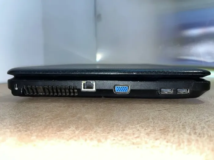 Ноутбук Б-клас Lenovo G550 / 15.6" (1366x768) TN / Intel Pentium T4500 (2 ядра по 2.3 GHz) / 4 GB DDR3 / 120 GB SSD / Intel GMA Graphics 4500M / WebCam б/в - зображення 5