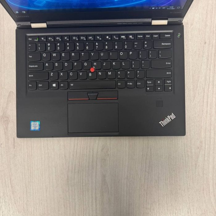 Ноутбук Б-клас Lenovo ThinkPad X1 Carbon Gen 4 / 14" (1920x1080) IPS / Intel Core i7-6600U (2 (4) ядра по 2.6 - 3.4 GHz) / 8 GB DDR4 / 256 GB SSD / Intel HD Graphics 520 / WebCam б/в - изображение 3