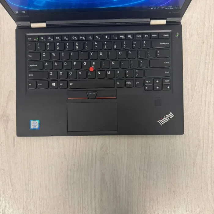 Ноутбук Б-клас Lenovo ThinkPad X1 Carbon Gen 4 / 14" (1920x1080) IPS / Intel Core i7-6600U (2 (4) ядра по 2.6 - 3.4 GHz) / 8 GB DDR4 / 256 GB SSD / Intel HD Graphics 520 / WebCam б/в - зображення 3