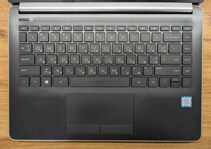 Ноутбук HP 14-cf0013dx / 14" (1366x768) TN / Intel Core i3-8130U (2 (4) ядра по 2.2 - 3.4 GHz) / 16 GB DDR4 / 480 GB SSD / Intel UHD Graphics 620 / WebCam / Windows 10 б/в - зображення 3