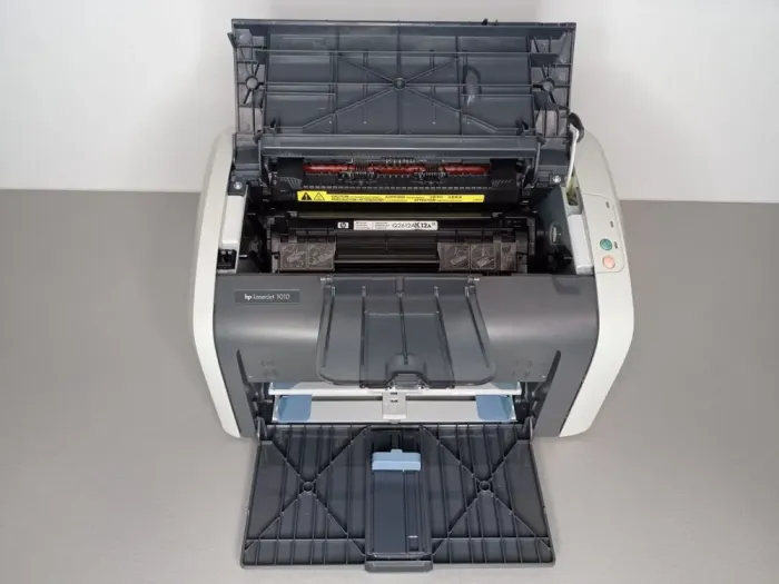 Принтер HP LaserJet 1010 / лазерний монохромний друк / 600x600 dpi / A4 / 12 стор. хв / USB 2.0 б/в - зображення 7