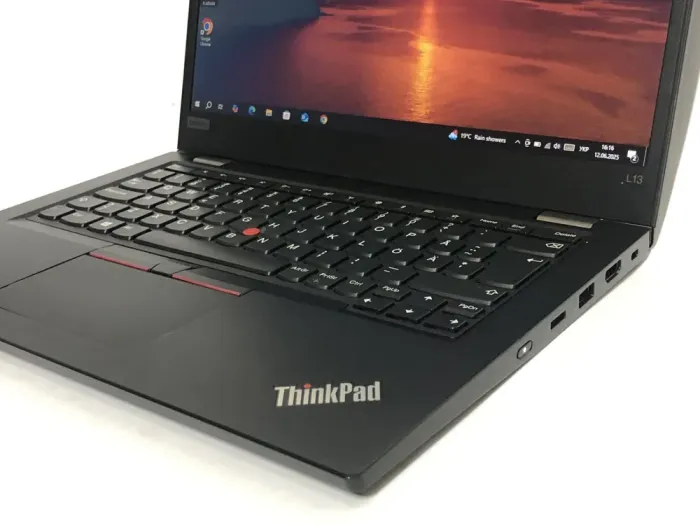 Ультрабук Б-клас Lenovo ThinkPad L13 / 13.3" (1366x768) TN / Intel Core i3-10110U (2 (4) ядра по 2.1 - 4.1 GHz) / 4 GB DDR4 / 256 GB SSD / Intel UHD Graphics / WebCam / Win 10 Pro б/в - зображення 9