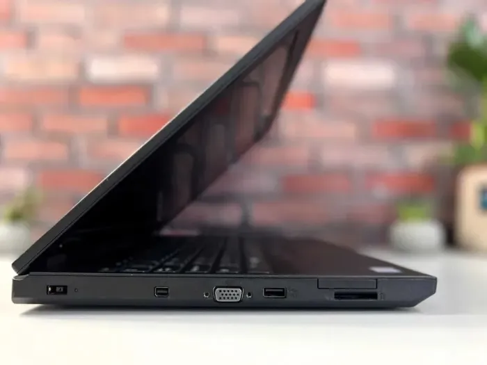 Ноутбук Lenovo ThinkPad L570 / 15.6" (1920x1080) IPS / Intel Core i5-6300U (2 (4) ядра по 2.4 - 3.0 GHz) / 16 GB DDR4 / 512 GB SSD / Intel HD Graphics 520 / WebCam / Win 10 Pro б/в - зображення 4