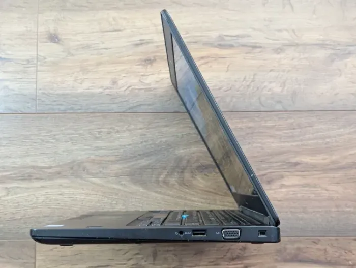 Ультрабук Dell Latitude 5490 / 14" (1920x1080) IPS / Intel Core i5-7300U (2 (4) ядра по 2.6 - 3.5 GHz) / 8 GB DDR4 / 128 GB SSD / Intel HD Graphics 620 / WebCam / HDMI / Windows 11 б/в - зображення 5