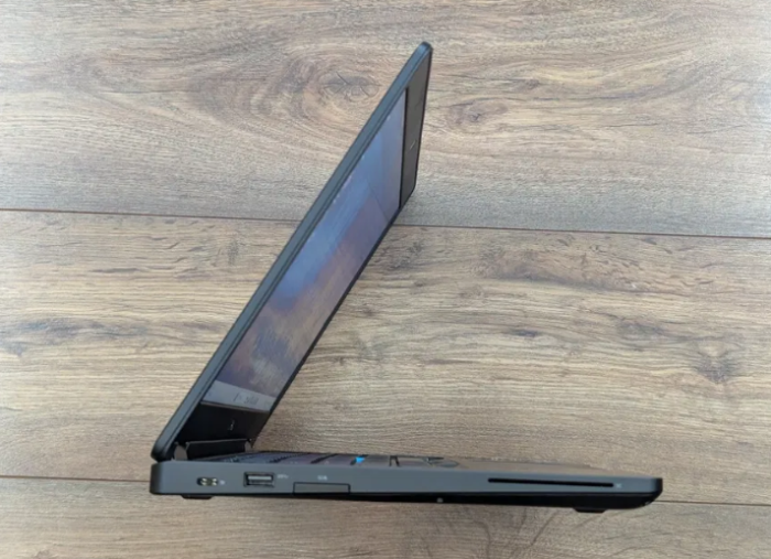 Ультрабук Dell Latitude 5490 / 14" (1366x768) TN / Intel Core i5-8350U (4 (8) ядра по 1.7 - 3.6 GHz) / 8 GB DDR4 / 256 GB SSD / Intel UHD Graphics 620 / WebCam б/в - изображение 5