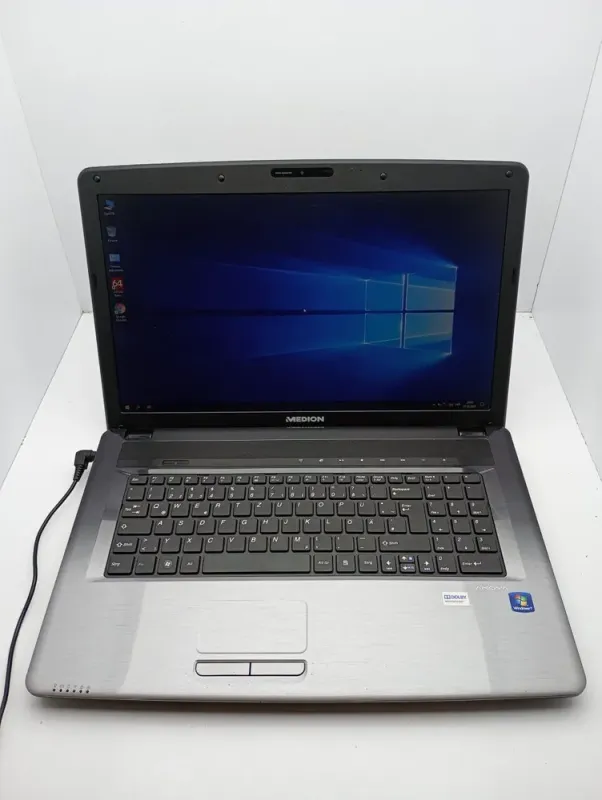 Ноутбук Acer Medion E7222 / 17.3" (1600x900) TN / Intel Core i5-2540M (2 (4) ядра по 2.6 - 3.3 GHz) / 6 GB DDR3 / 120 GB SSD + 500 GB HDD / Intel HD Graphics 3000 / WebCam / АКБ не тримає б/в - зображення 7