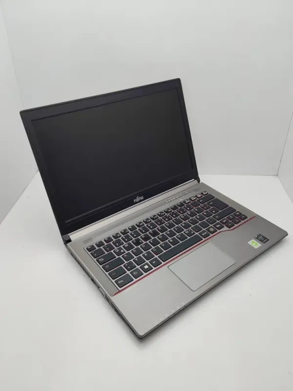 Ноутбук Fujitsu LifeBook E744 / 14" (1600x900) TN / Intel Core i5-4300M (2 (4) ядра по 2.6 - 3.3 GHz) / 8 GB DDR3 / 120 GB SSD / Intel HD Graphics 4600 б/в - зображення 5