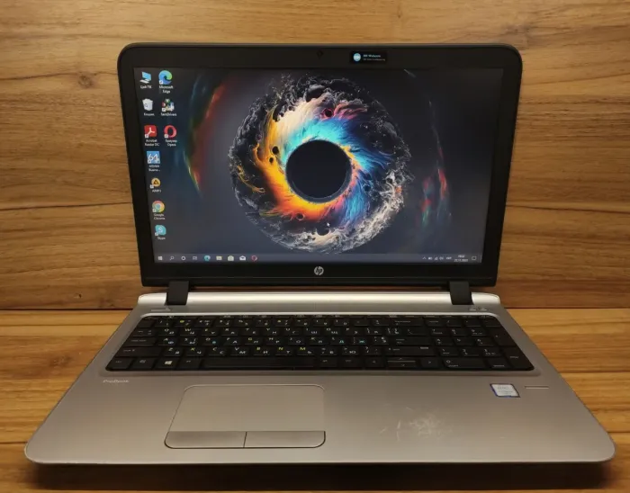Ноутбук HP ProBook 450 G3 / 15.6" (1366x768) TN / Intel Core i5-6200U (2 (4) ядра по 2.3 - 2.8 GHz) / 8 GB DDR3 / 240 GB SSD / Intel HD Graphics 520 / WebCam / Fingerprint / Windows 10 б/в - зображення 2