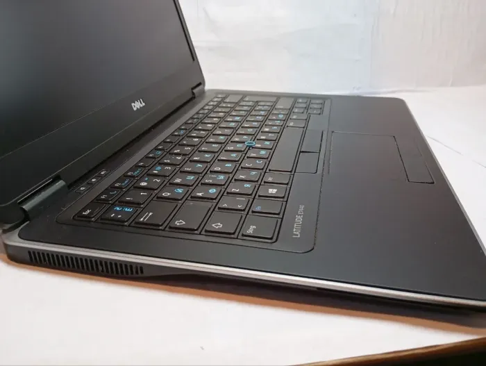 Ультрабук Б-клас Dell Latitude E7440 / 14" (1920x1080) TN / Intel Core i5-4300U (2 (4) ядра по 1.9 - 2.9 GHz) / 8 GB DDR3 / 256 GB SSD / Intel HD Graphics 4400 / WebCam б/в - зображення 5