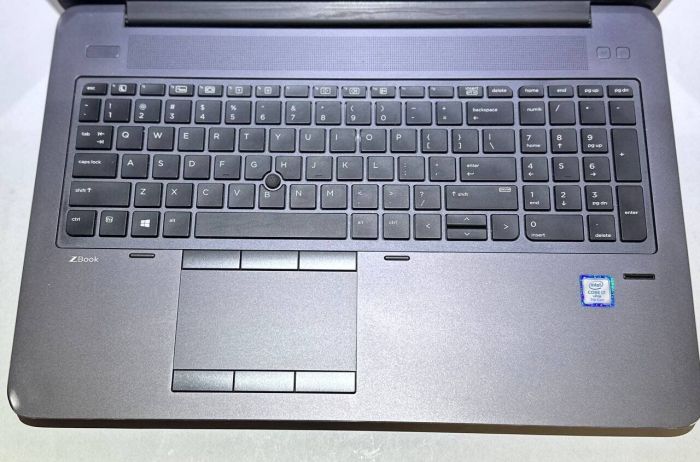 Ноутбук Б-клас HP ZBook 15 G4 / 15.6" (1920x1080) TN / Intel Core i7-7820HQ (4 (8) ядра по 2.9 - 3.9 GHz) / 16 GB DDR4 / 512 GB SSD / Intel HD Graphics 630 / WebCam / Win 11 Pro б/в - зображення 8