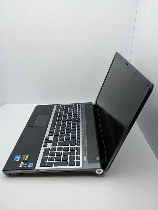 Ноутбук Sony VPC11 / 16.4" (1920x1080) TN / Intel Core i7-720QM (4 (8) ядра по 1.6 - 2.6 GHz) / 8 GB DDR3 / 500 GB HDD / nVidia GeForce GT 330M, 1 GB DDR3, 128-bit / WebCam б/в - зображення 4