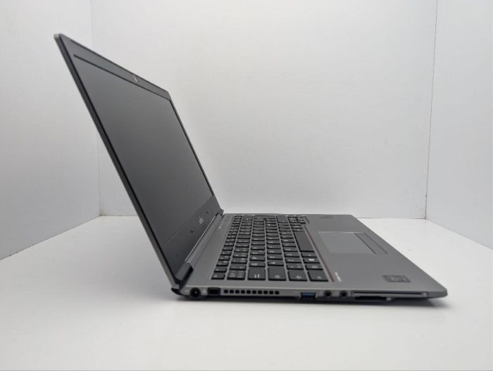 Ноутбук Fujitsu LifeBook U745 / 14" (1920x1080) IPS / Intel Core i7-5600U (2 (4) ядра по 2,6 - 3,2 ГГц) / 12 ГБ DDR3 / 120 ГБ SSD / Intel HD Graphics 5500 / Веб-камера / АКБ не тримає заряд б/в - изображение 4