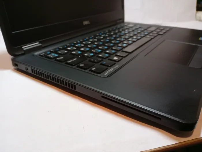 Ноутбук Б-клас Dell Latitude E5440 / 14" (1366x768) TN / Intel Core i5-5300U (2 (4) ядра по 2.3 - 2.9 GHz) / 8 GB DDR3 / 500 GB HDD / Intel HD Graphics 4400 / WebCam б/в - зображення 5